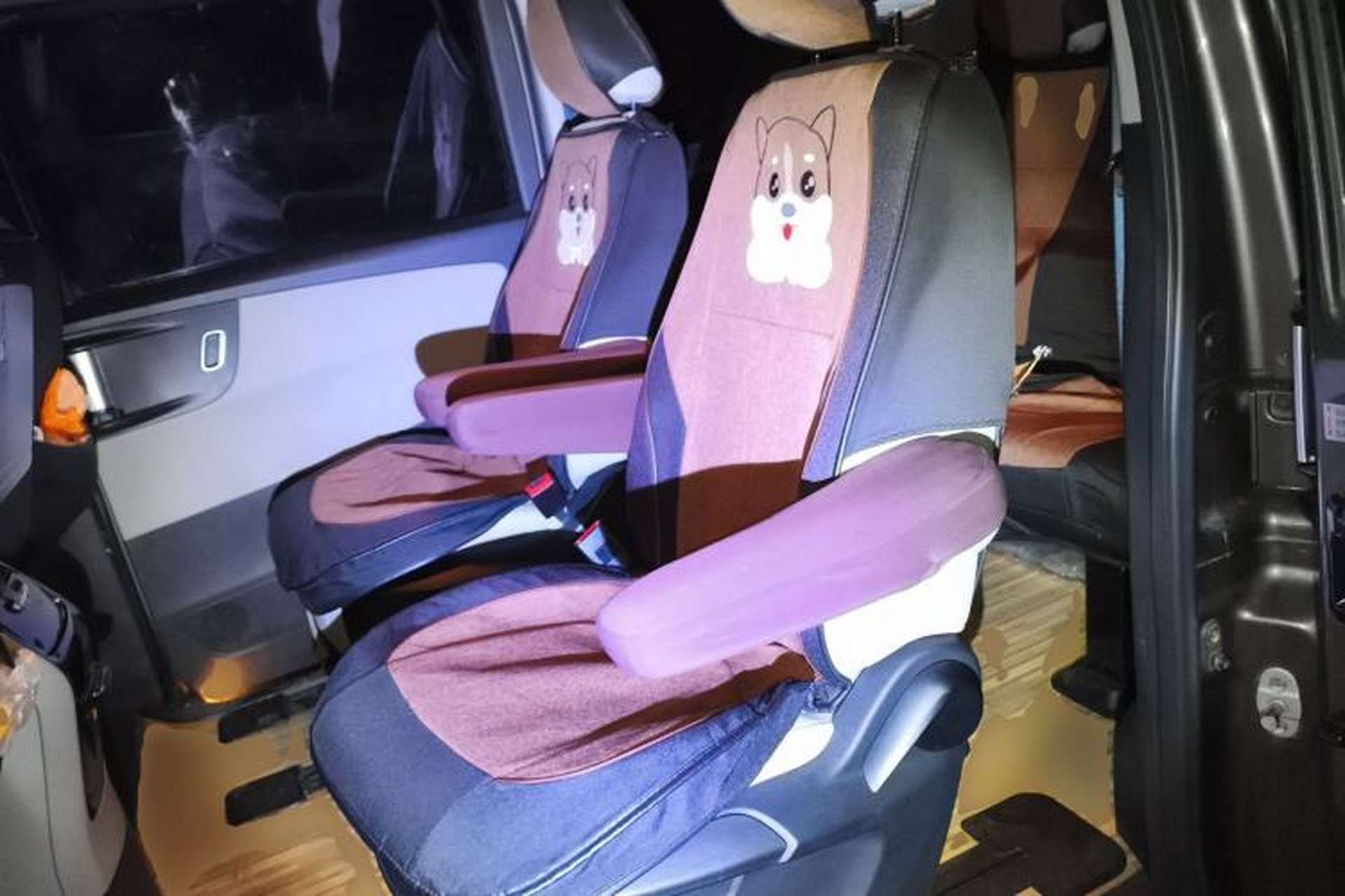 Used Huasong 7 2015 2.0T Automatic Comfort Model Left Rear Seat