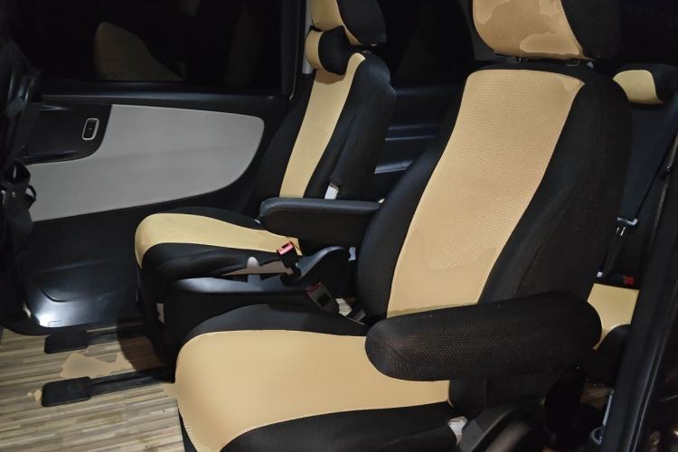 Used Huasong 7 2015 2.0T Automatic Comfort Model Left Rear Seat