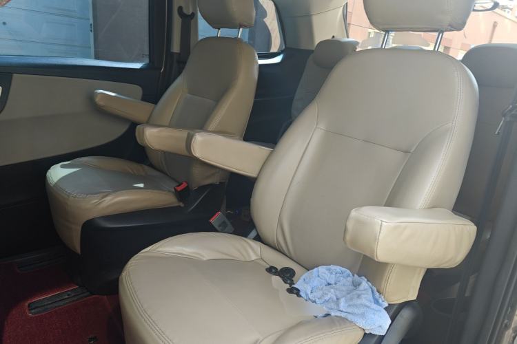 Used Huasong 7 2015 2.0T Automatic Comfort Model Left Rear Seat