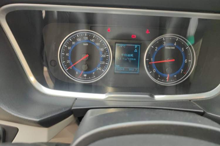 Used Huasong 7 2015 2.0T Automatic Comfort Model Odometer Close Up