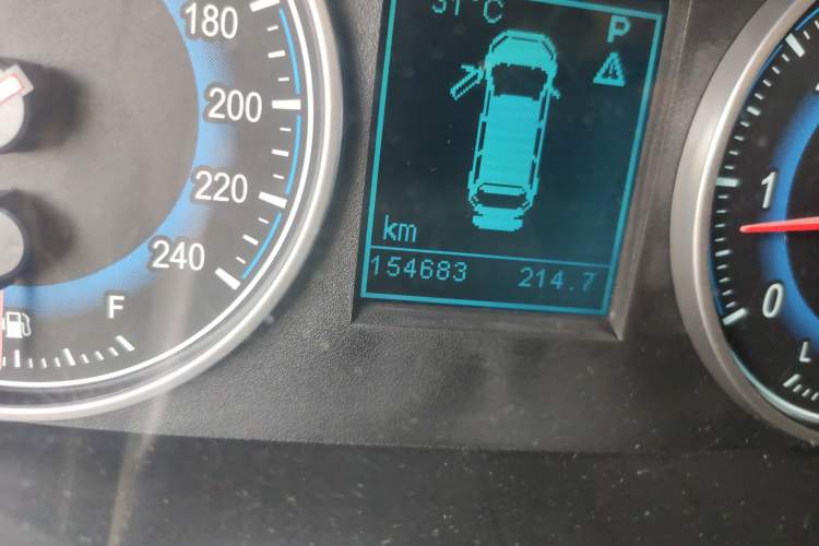 Used Huasong 7 2015 2.0T Automatic Luxury Model Odometer Close Up