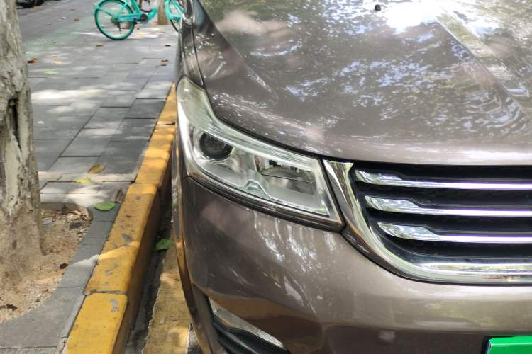 Used Huasong 7 2015 2.0T Automatic Flagship Edition Right Front Headlight