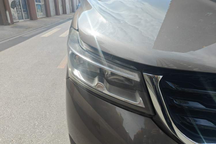 Used Huasong 7 2015 2.0T Automatic Comfort Model Right Front Headlight