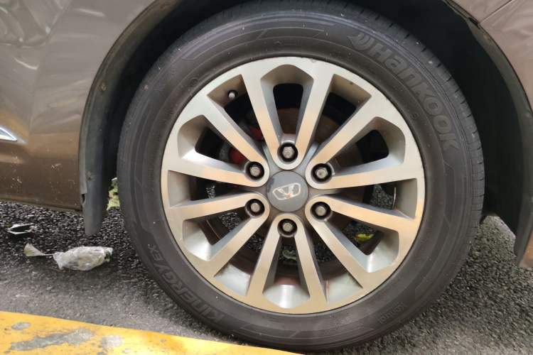 Used Huasong 7 2015 2.0T Automatic Flagship Edition Right Front Wheel Hub