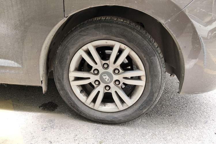 Used Huasong 7 2015 2.0T Automatic Comfort Model Right Front Wheel Hub