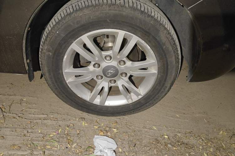 Used Huasong 7 2015 2.0T Automatic Comfort Model Right Front Wheel Hub