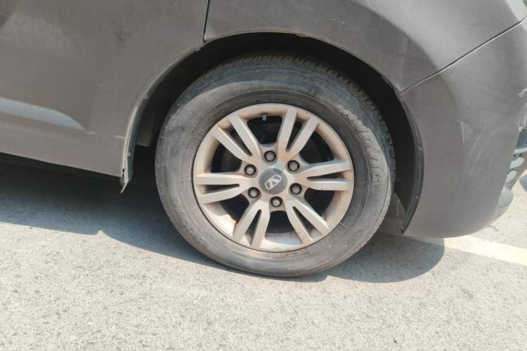 Used Huasong 7 2015 2.0T Automatic Comfort Model Right Front Wheel Hub