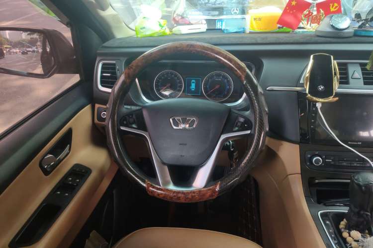 Used Huasong 7 2015 2.0T Automatic Luxury Model Steering Wheel
