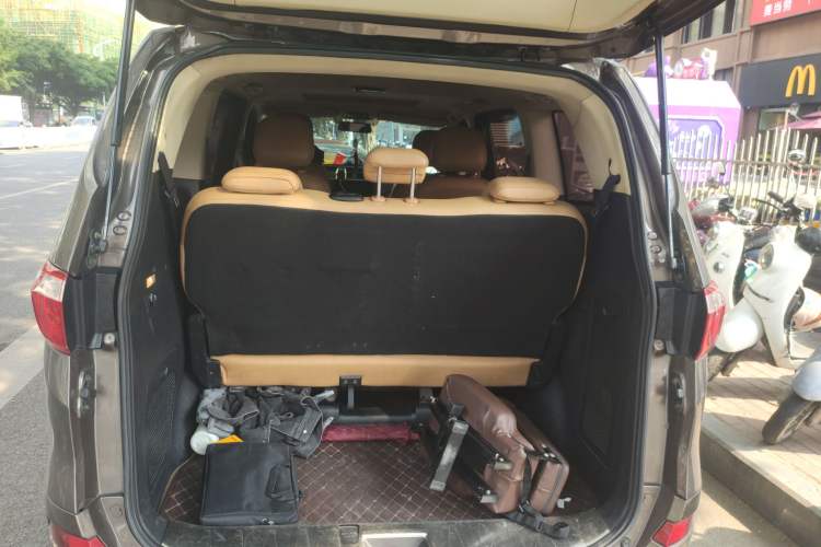 Used Huasong 7 2015 2.0T Automatic Luxury Model Trunk