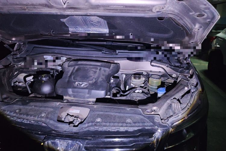 Used Huasong 7 2015 2.0T Automatic Comfort Model Engine Bay Left