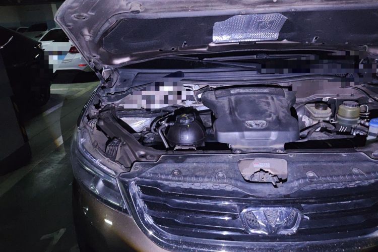 Used Huasong 7 2015 2.0T Automatic Comfort Model Engine Bay Right
