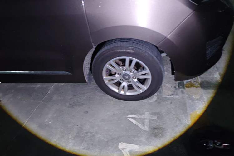 Used Huasong 7 2015 2.0T Automatic Comfort Model Right Front Wheel Hub