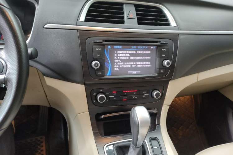 Used Huasong 7 2015 2.0T Automatic Flagship Edition Audio And AC Panel