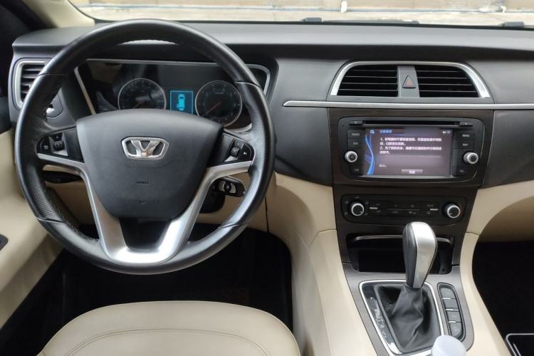 Used Huasong 7 2015 2.0T Automatic Flagship Edition Center Console