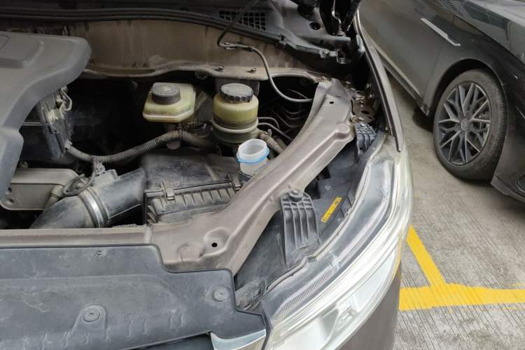 Used Huasong 7 2015 2.0T Automatic Flagship Edition Engine Bay Left