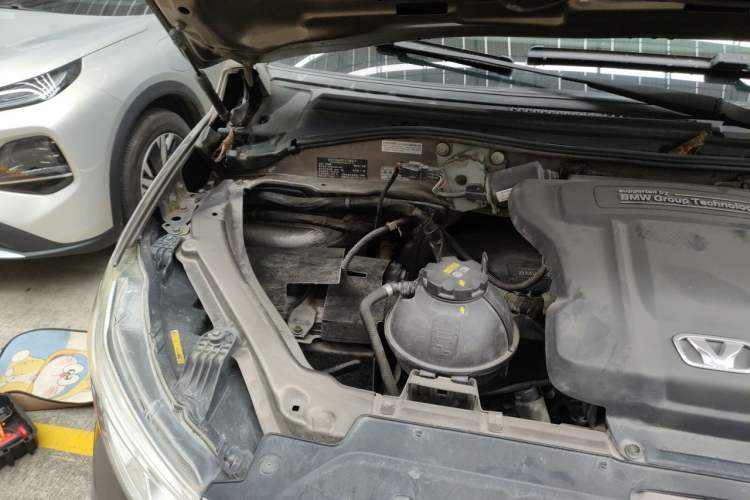 Used Huasong 7 2015 2.0T Automatic Flagship Edition Engine Bay Right