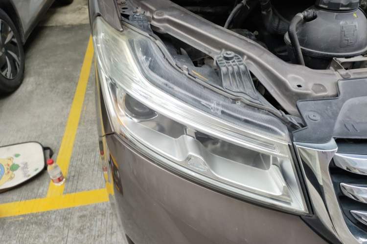 Used Huasong 7 2015 2.0T Automatic Flagship Edition Right Front Headlight