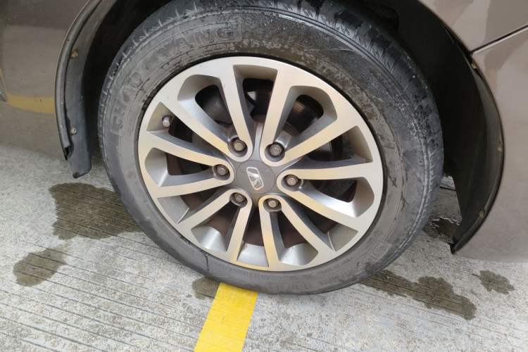 Used Huasong 7 2015 2.0T Automatic Flagship Edition Right Front Wheel Hub