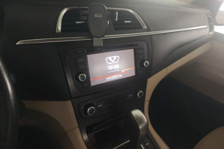 Used Huasong 7 2015 2.0T Automatic Flagship Edition Audio And AC Panel