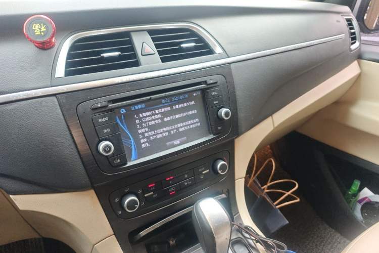 Used Huasong 7 2015 2.0T Automatic Flagship Edition Audio And AC Panel