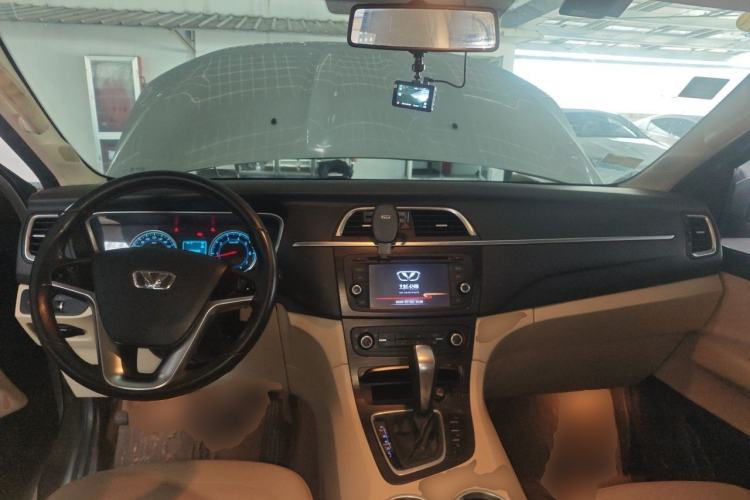 Used Huasong 7 2015 2.0T Automatic Flagship Edition Center Console