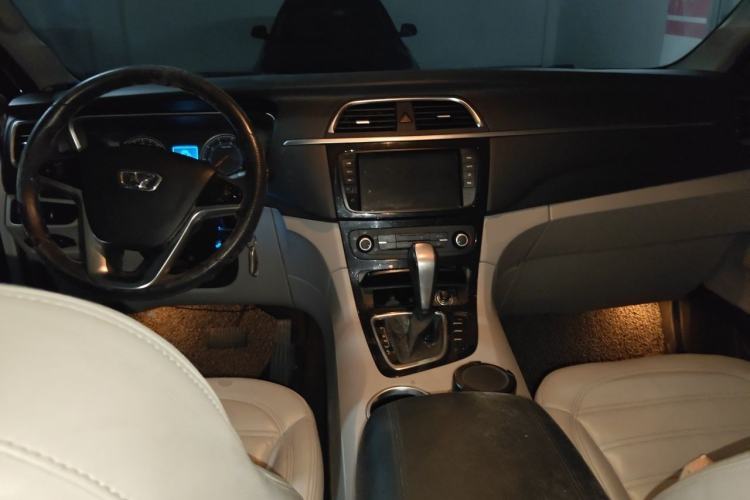 Used Huasong 7  Center Console