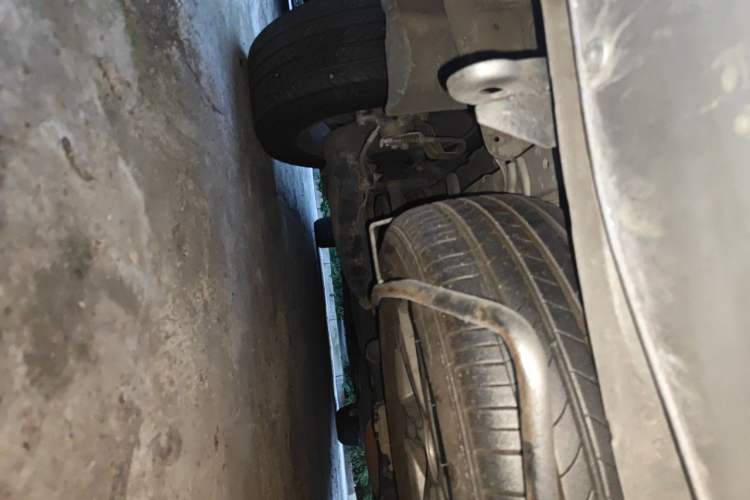 Used Huasong 7 2015 2.0T Automatic Comfort Model Chassis Front Left