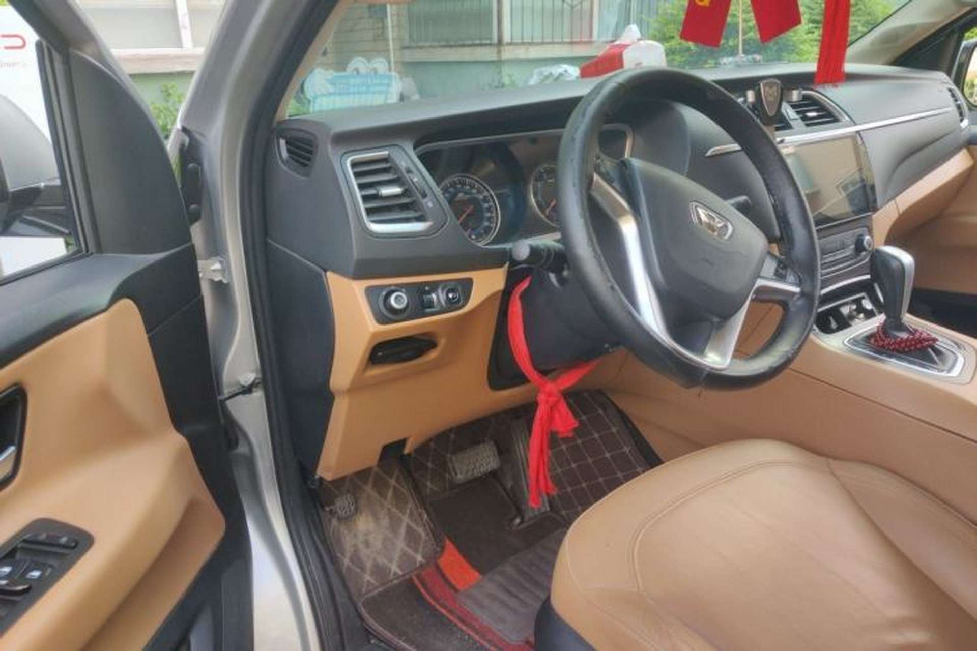 Used Huasong 7 2015 2.0T Automatic Luxury Model Driver Seat