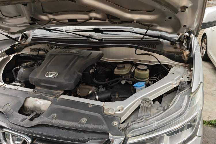 Used Huasong 7 2015 2.0T Automatic Comfort Model Engine Bay Left