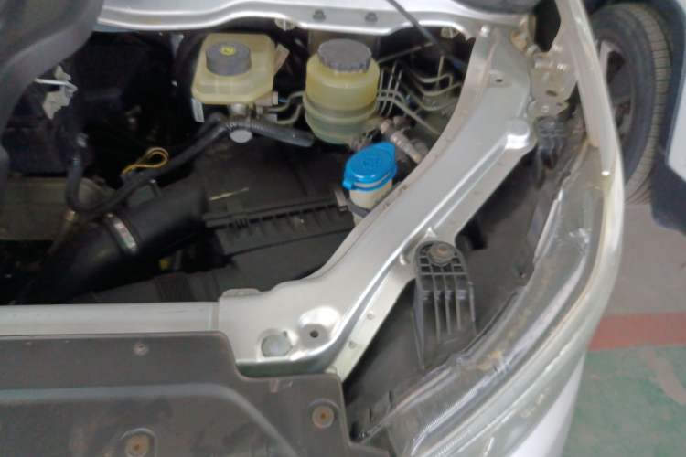 Used Huasong 7 2015 2.0T Automatic Comfort Model Engine Bay Left
