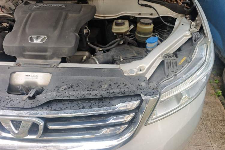 Used Huasong 7 2015 2.0T Automatic Flagship Edition Engine Bay Left