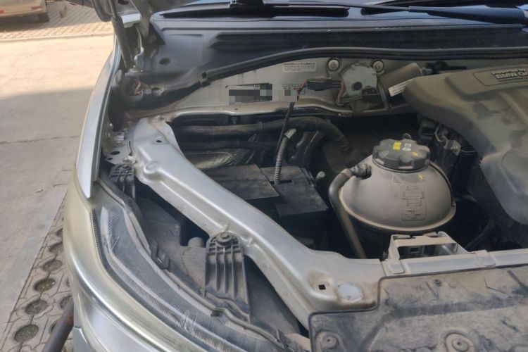 Used Huasong 7 2015 2.0T Automatic Luxury Model Engine Bay Right