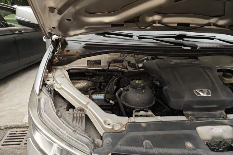 Used Huasong 7 2015 2.0T Automatic Comfort Model Engine Bay Right