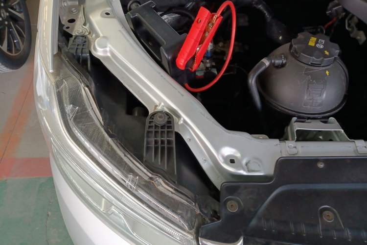 Used Huasong 7 2015 2.0T Automatic Comfort Model Engine Bay Right