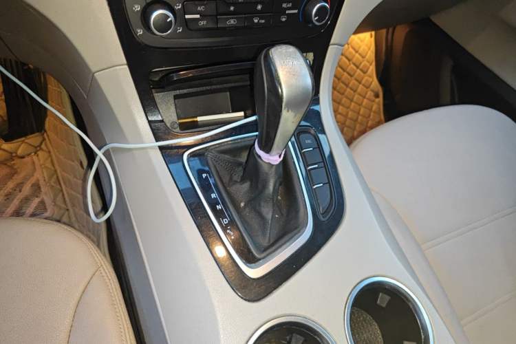 Used Huasong 7 2015 2.0T Automatic Comfort Model Gear Lever
