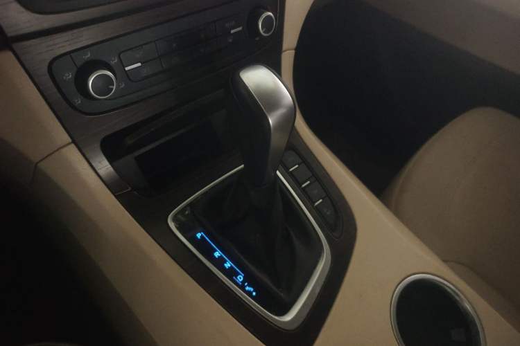 Used Huasong 7 2015 2.0T Automatic Flagship Edition Gear Lever