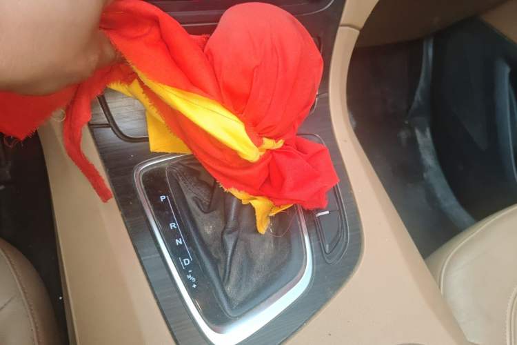 Used Huasong 7 2015 2.0T Automatic Luxury Model Gear Lever