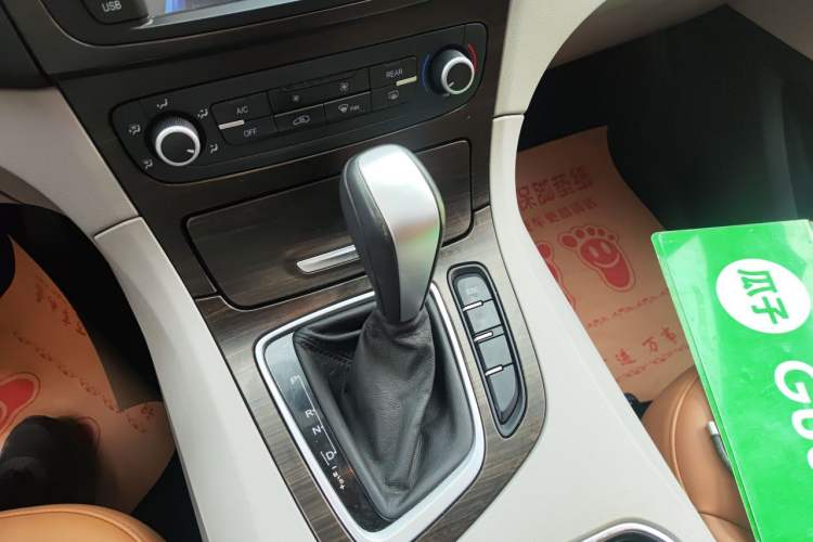 Used Huasong 7 2015 2.0T Automatic Comfort Model Gear Lever