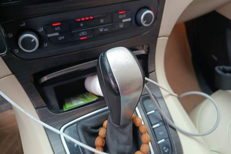 Used Huasong 7 2015 2.0T Automatic Flagship Edition Gear Lever
