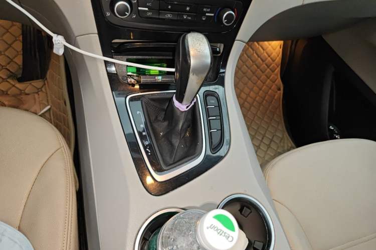 Used Huasong 7 2015 2.0T Automatic Comfort Model Gear Lever