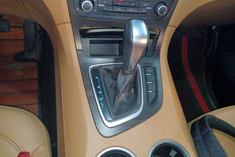 Used Huasong 7 2015 2.0T Automatic Comfort Model Gear Lever