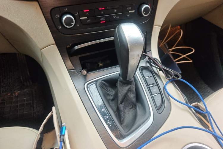 Used Huasong 7 2015 2.0T Automatic Flagship Edition Gear Lever