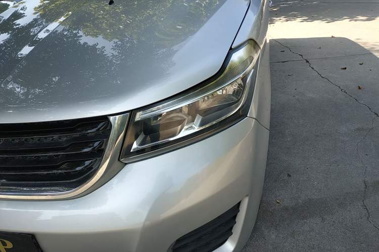 Used Huasong 7 2015 2.0T Automatic Comfort Model Left Front Headlight