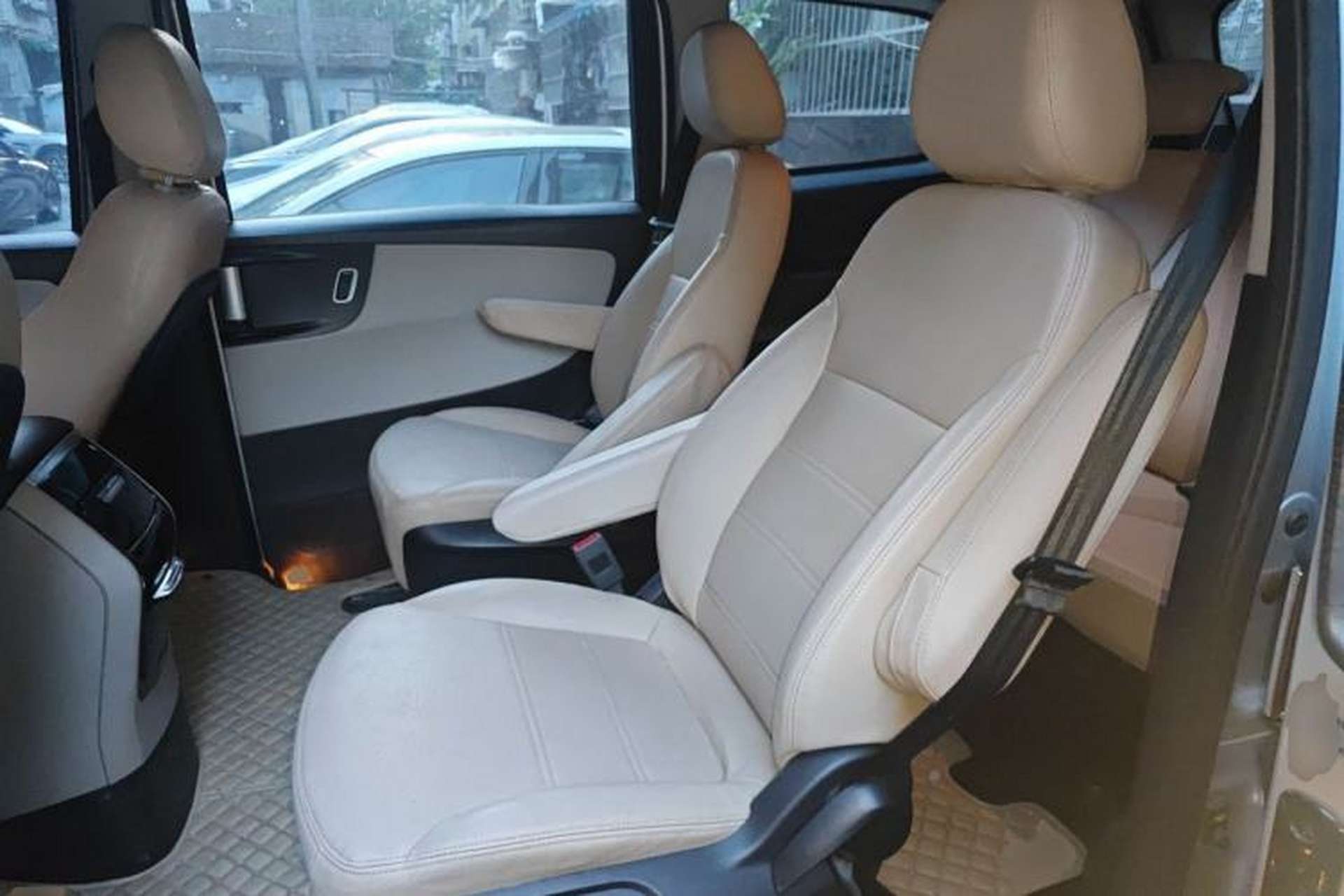 Used Huasong 7 2015 2.0T Automatic Comfort Model Left Rear Seat