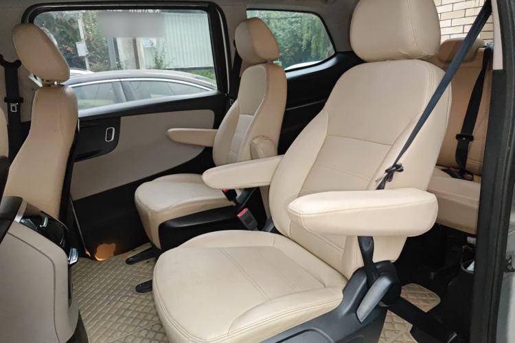 Used Huasong 7 2015 2.0T Automatic Comfort Model Left Rear Seat
