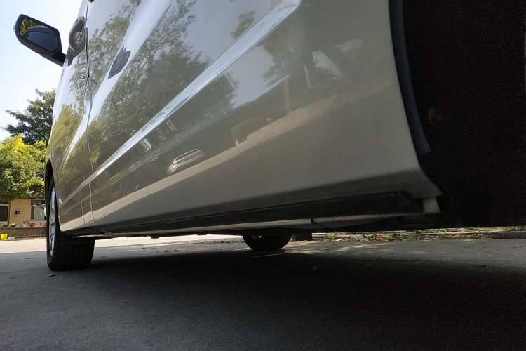 Used Huasong 7 2015 2.0T Automatic Comfort Model Left Side Sill
