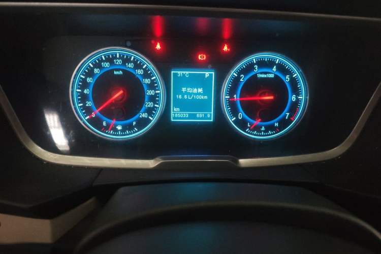 Used Huasong 7 2015 2.0T Automatic Flagship Edition Odometer Close Up