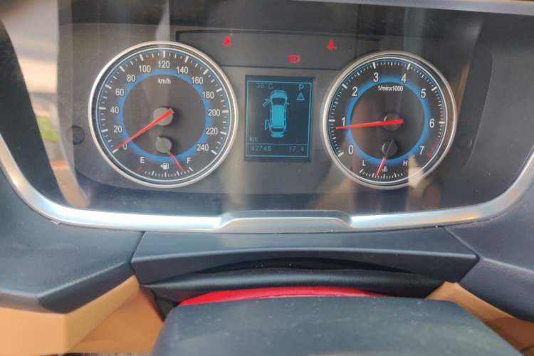 Used Huasong 7 2015 2.0T Automatic Luxury Model Odometer Close Up