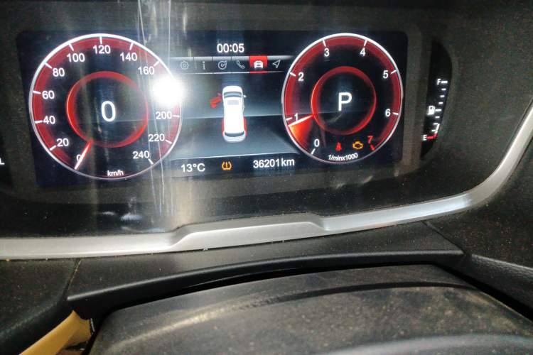 Used Huasong 7 2015 2.0T Automatic Comfort Model Odometer Close Up