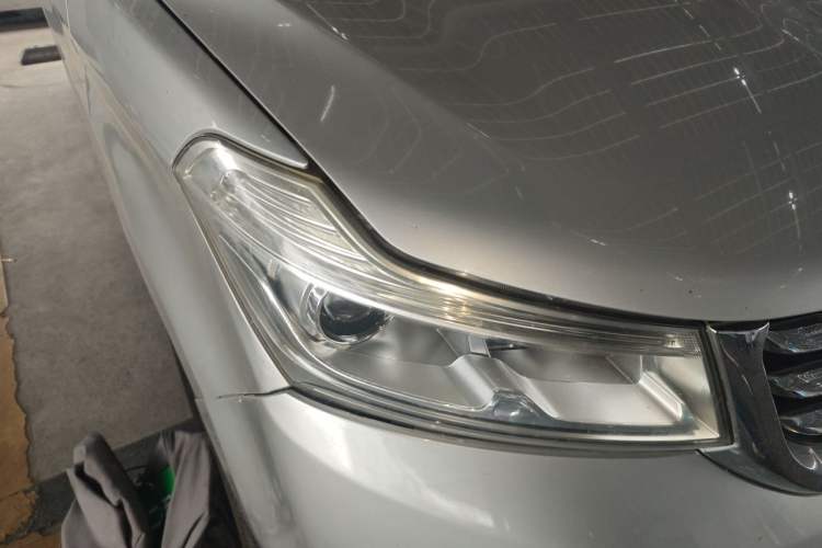 Used Huasong 7 2015 2.0T Automatic Flagship Edition Right Front Headlight